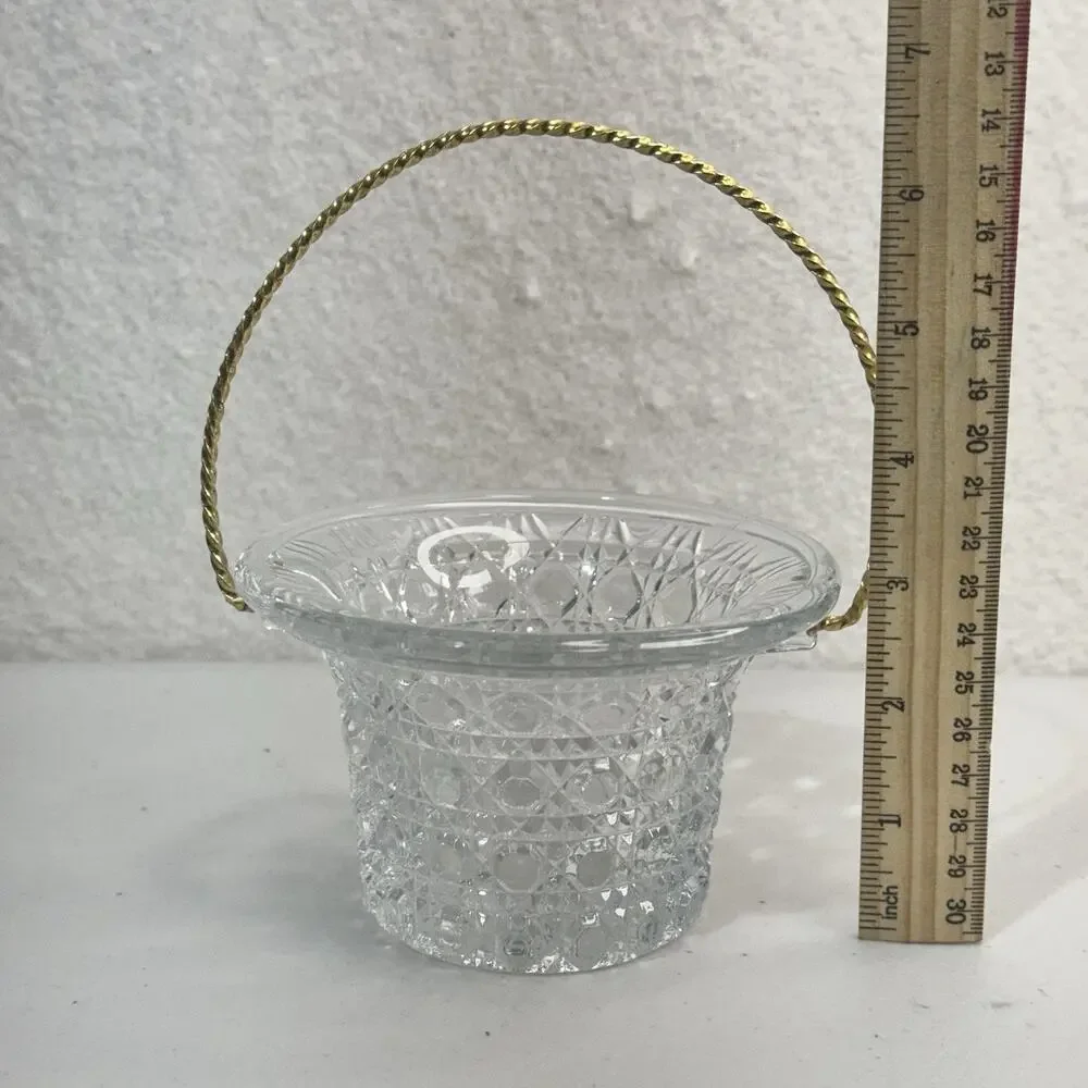 VTG Avon Fostoria Daisy & Button Pattern Mini Basket Candle Holder 6 1/4